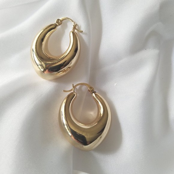 Sculptural Heart Shape Oval Hoop Earrings - Picture 9 of 12